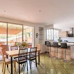 Spacious And Bright 85 M Near Downtown